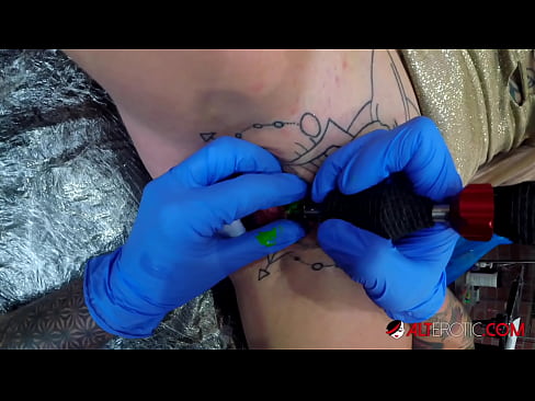 ❤️ La bomba Sully Savage, molt tatuada, es va tatuar al clítoris ❤️❌ Vídeo porno al ca.mobilecric.top ☑