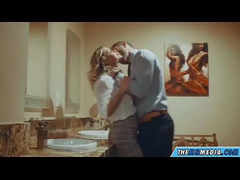 ❤️ Quan una rossa tetona et sedueix en un lavabo públic ❤️❌ Vídeo porno al ca.mobilecric.top ☑